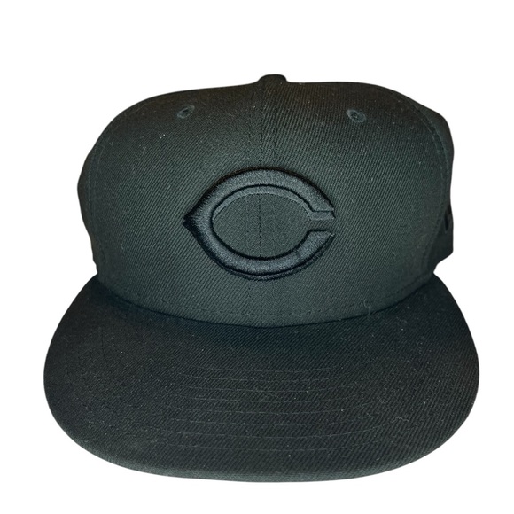 New Era Cincinnati Reds 59Fifty Black On Black Fitted Hat - 7 1/8 - Picture 1 of 7